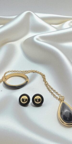 Trio: bracelete, colar e brincos